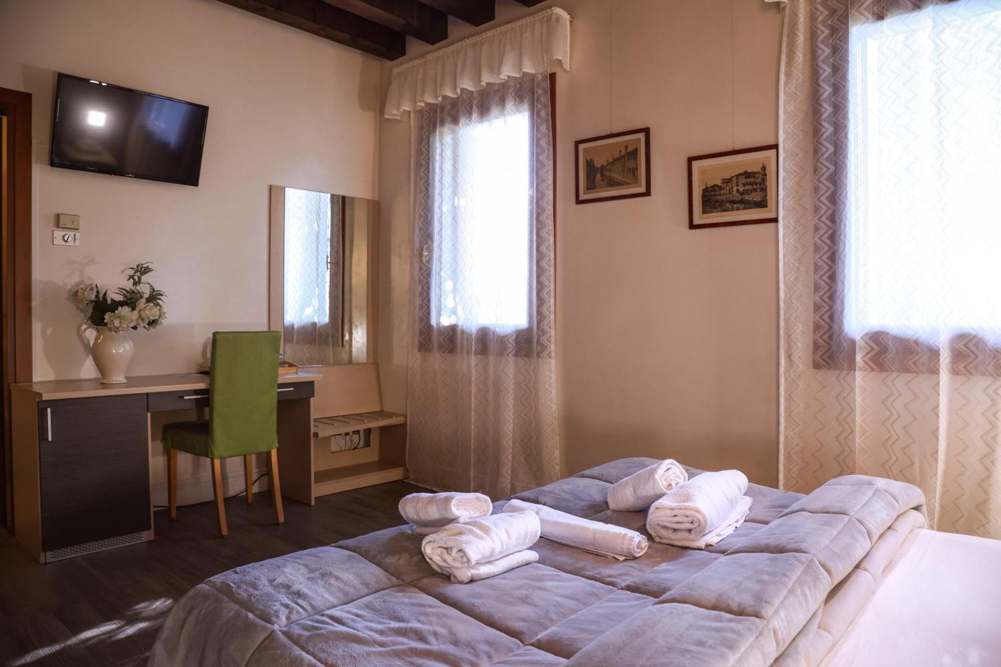Hotel Villa Sara Mestre Exterior photo