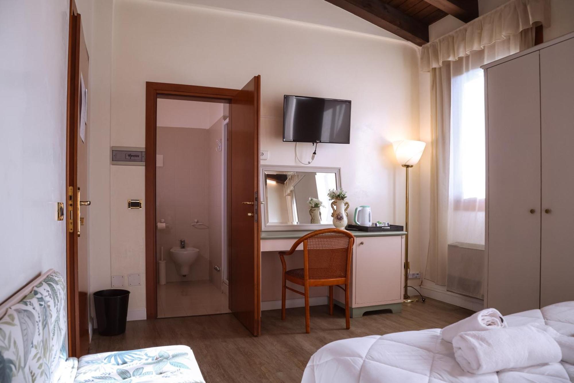 Hotel Villa Sara Mestre Exterior photo